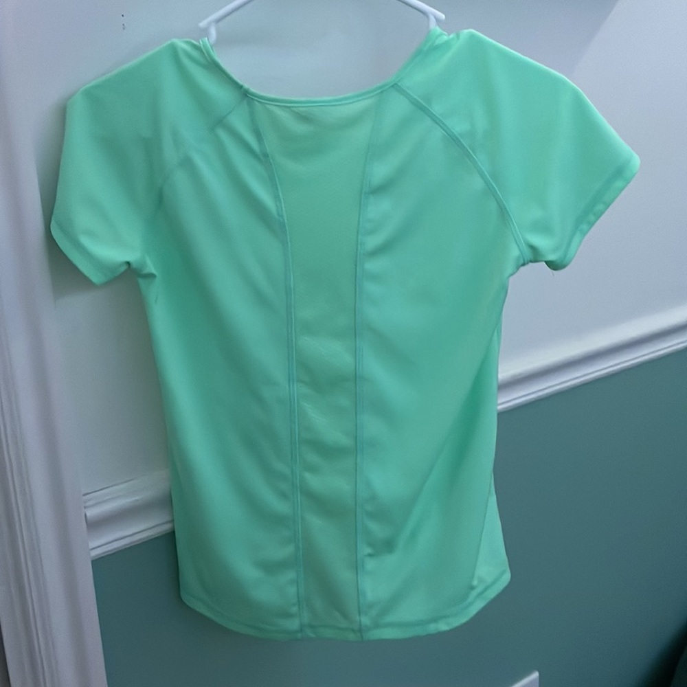 athletic t-shirt💚 - Picture 2 of 2